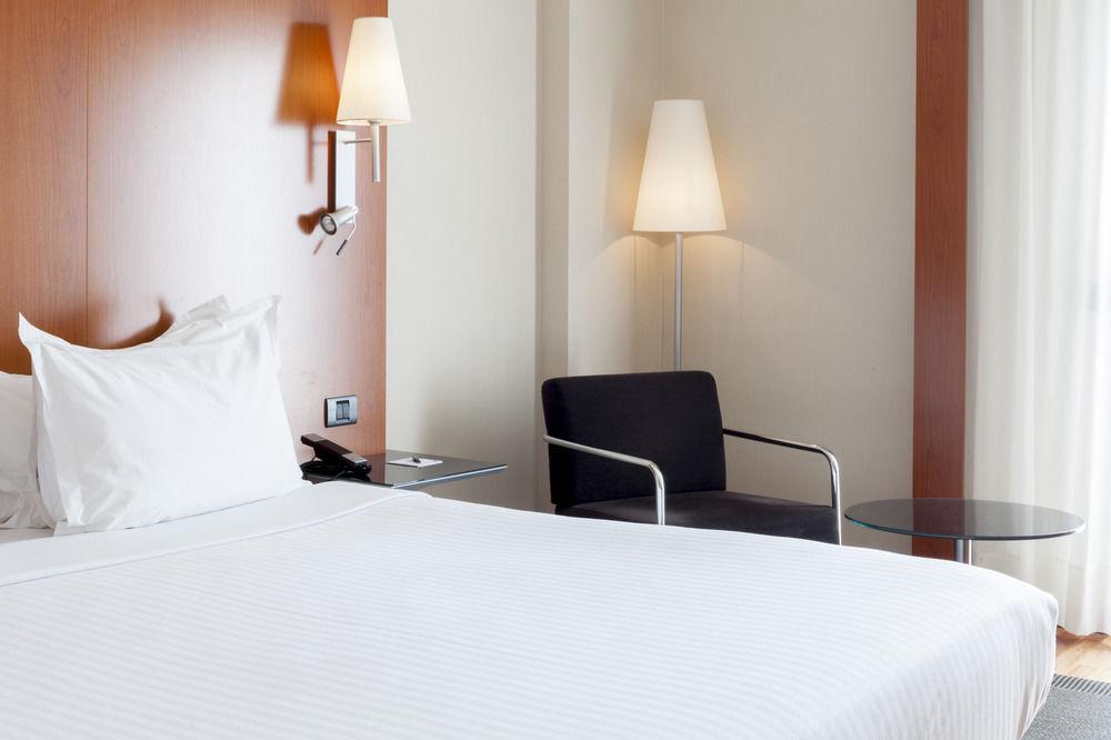 Ac Hotel Badajoz By Marriott Bagian luar foto