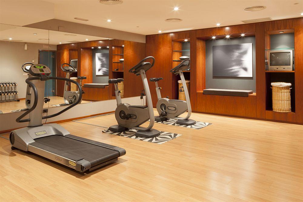 Ac Hotel Badajoz By Marriott Bagian luar foto