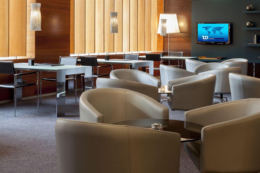 Ac Hotel Badajoz By Marriott Bagian luar foto