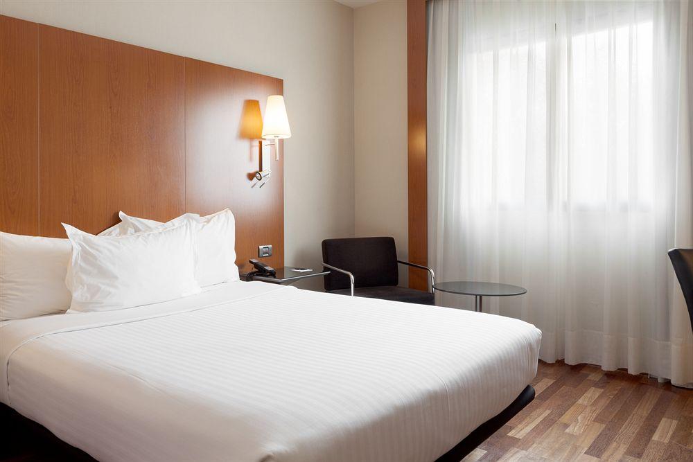 Ac Hotel Badajoz By Marriott Bagian luar foto