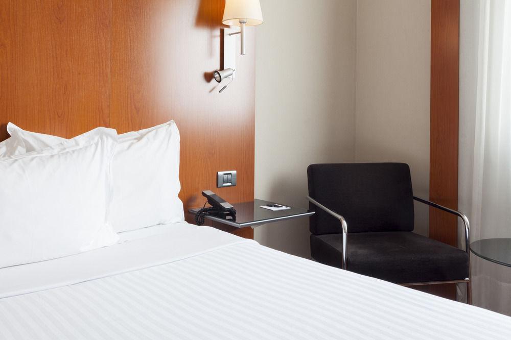 Ac Hotel Badajoz By Marriott Bagian luar foto
