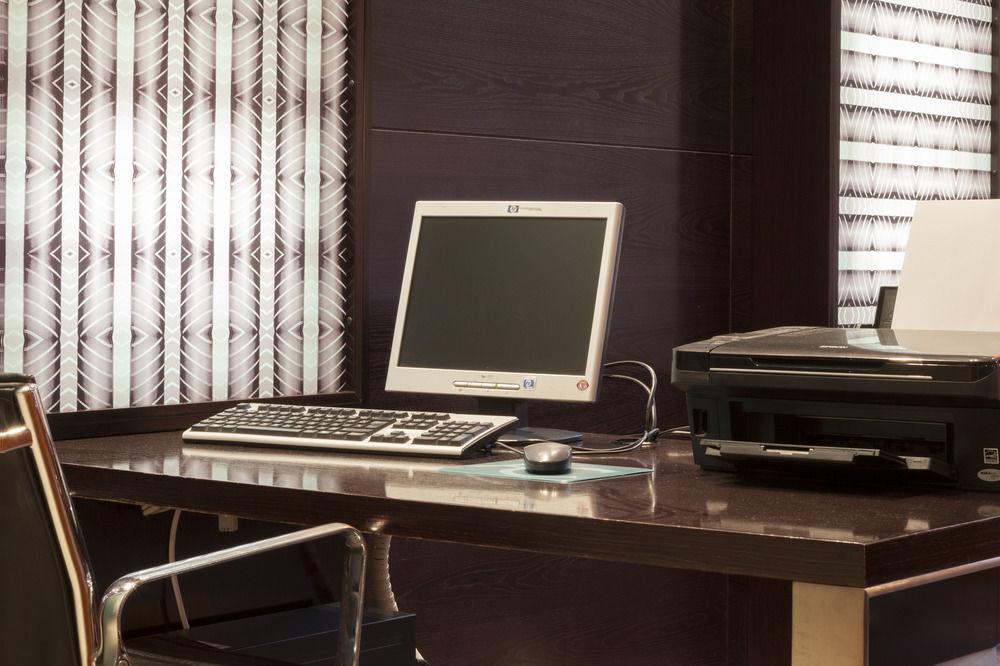 Ac Hotel Badajoz By Marriott Bagian luar foto