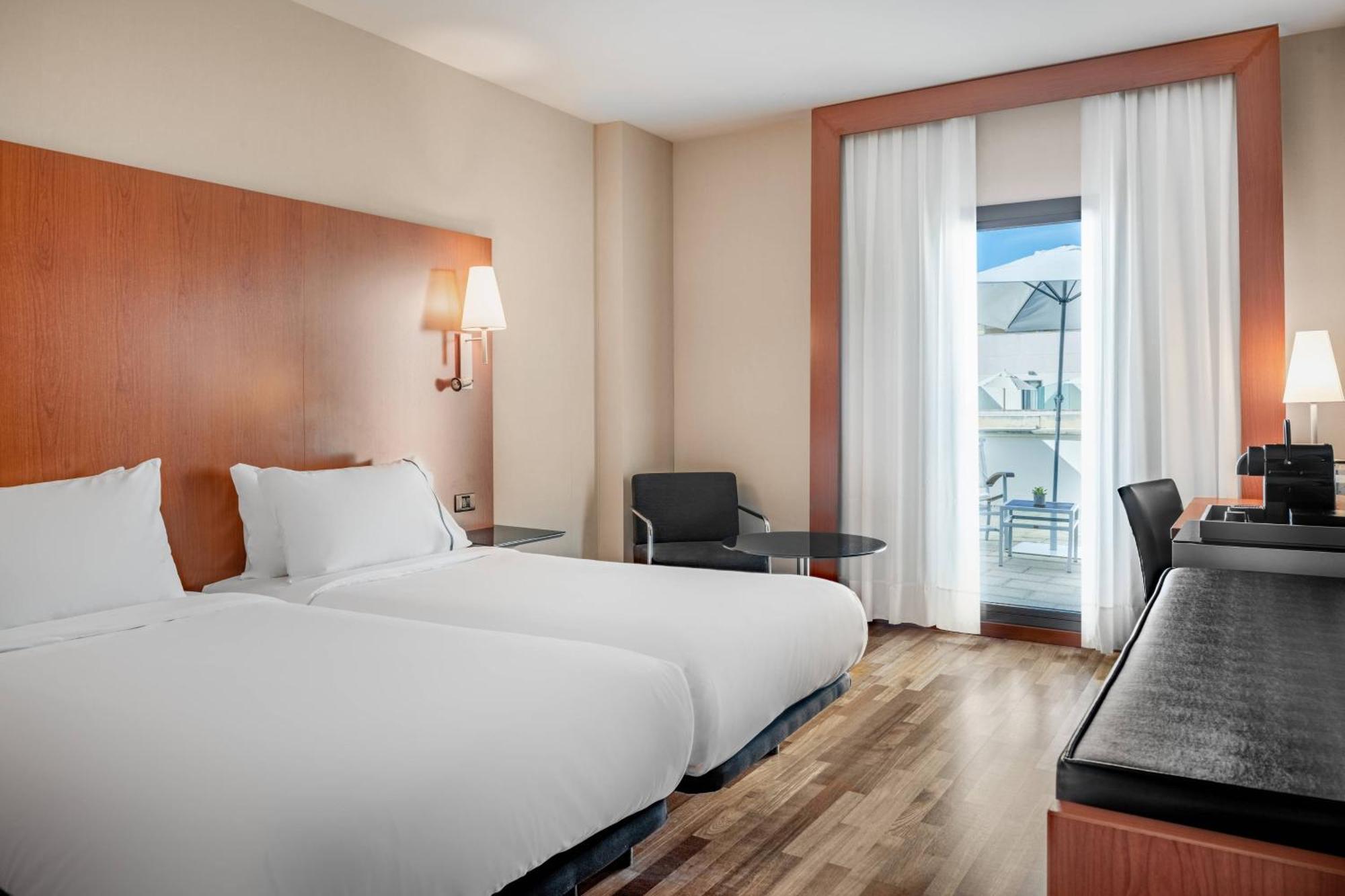 Ac Hotel Badajoz By Marriott Bagian luar foto