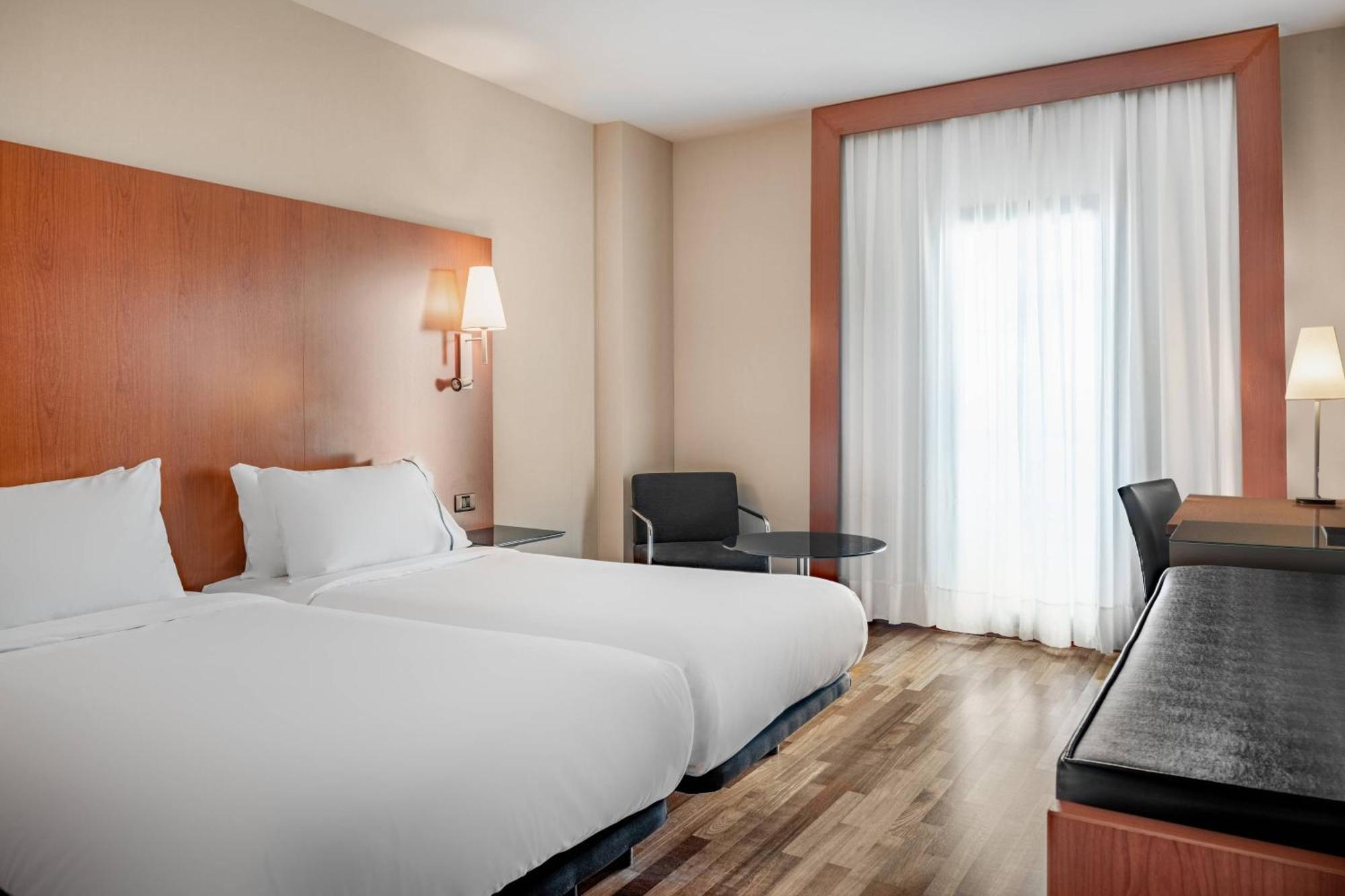 Ac Hotel Badajoz By Marriott Bagian luar foto