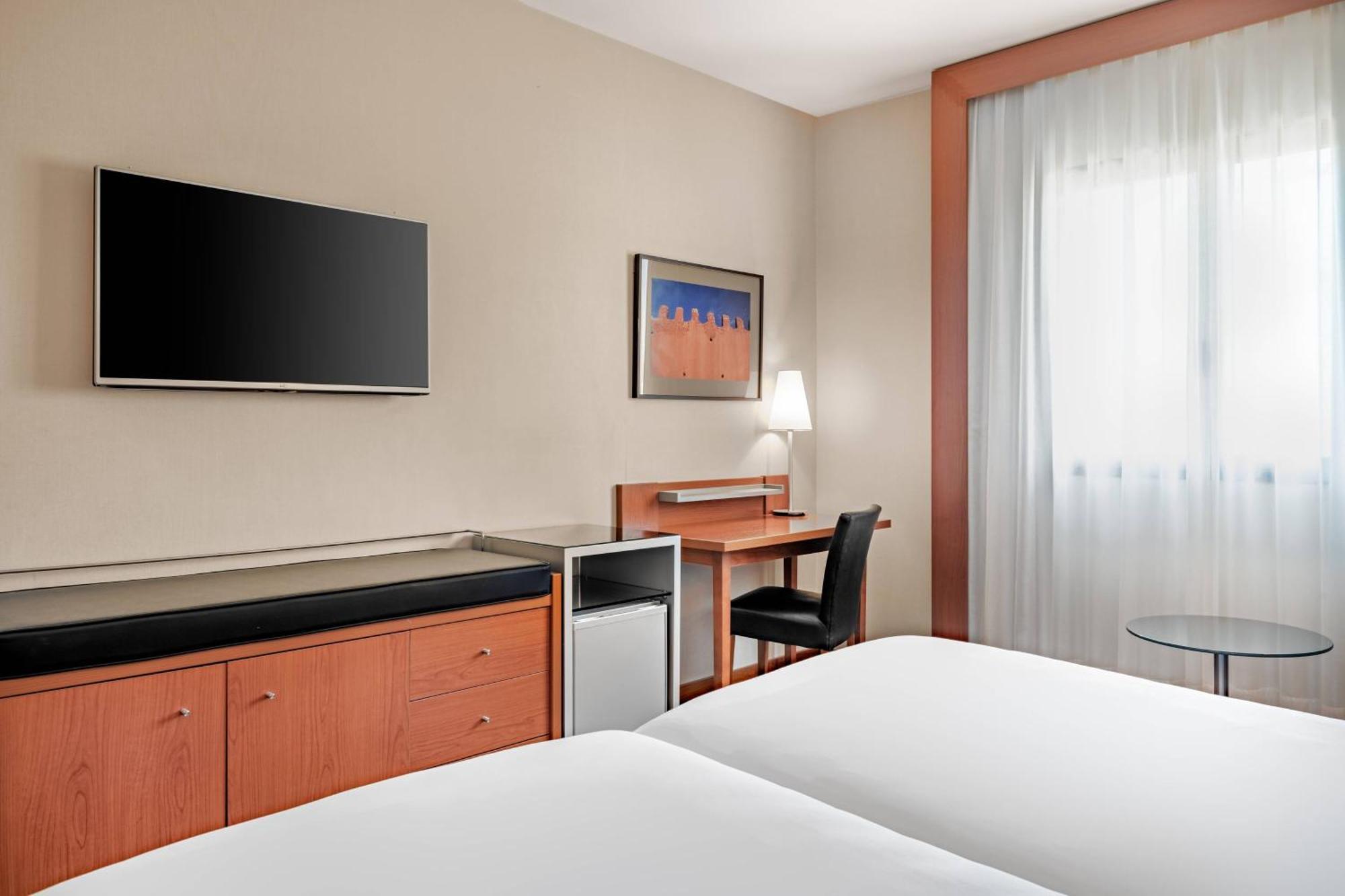 Ac Hotel Badajoz By Marriott Bagian luar foto