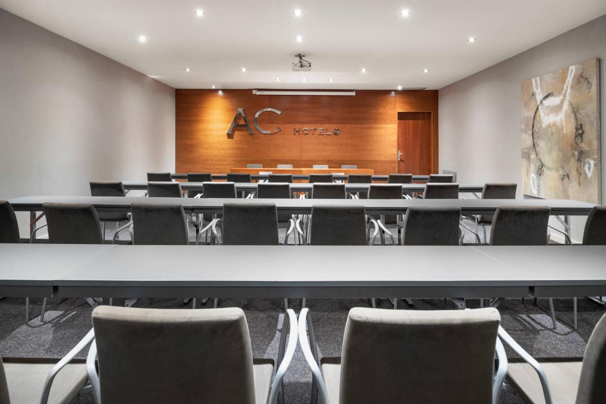Ac Hotel Badajoz By Marriott Bagian luar foto