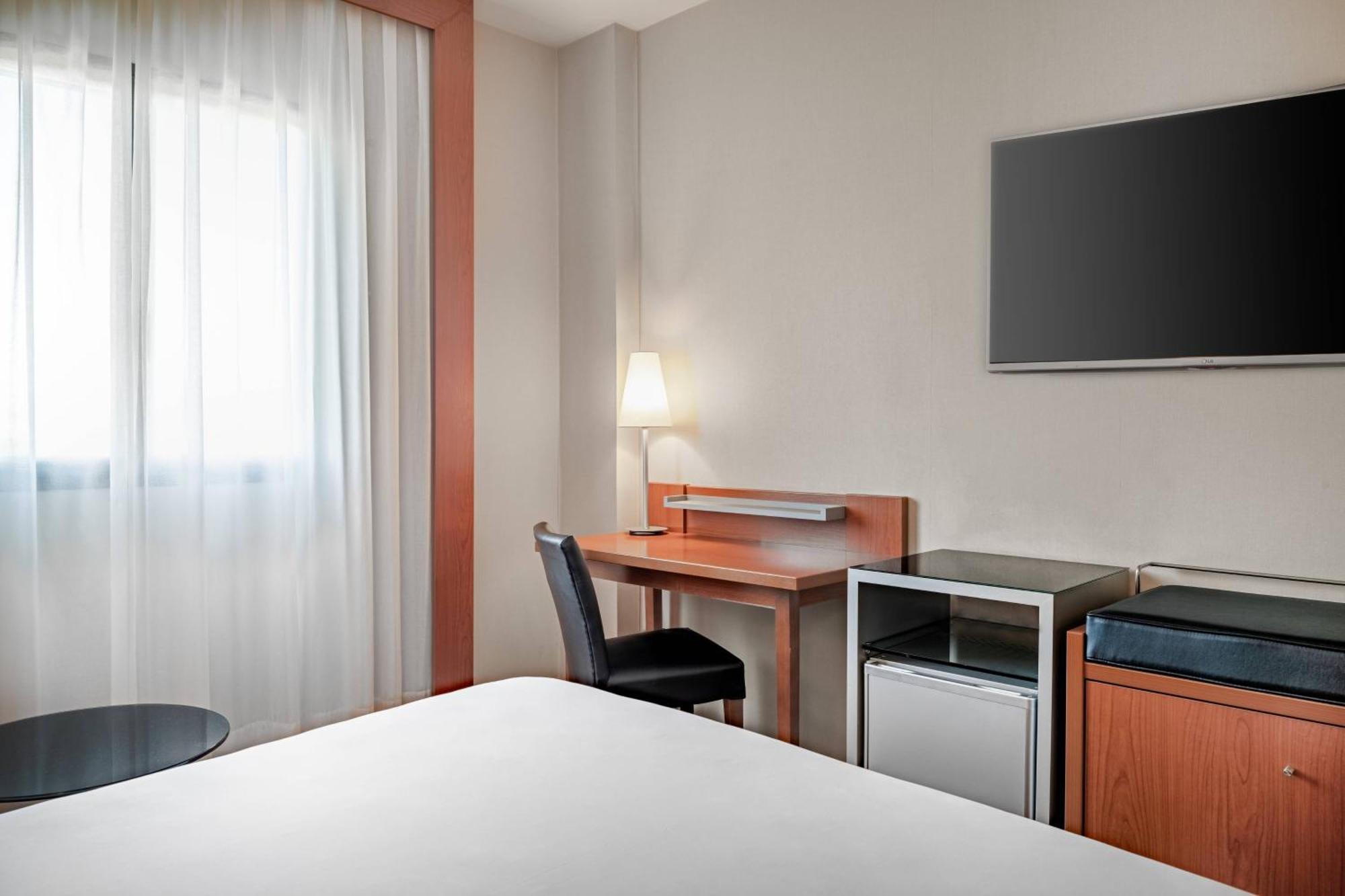 Ac Hotel Badajoz By Marriott Bagian luar foto