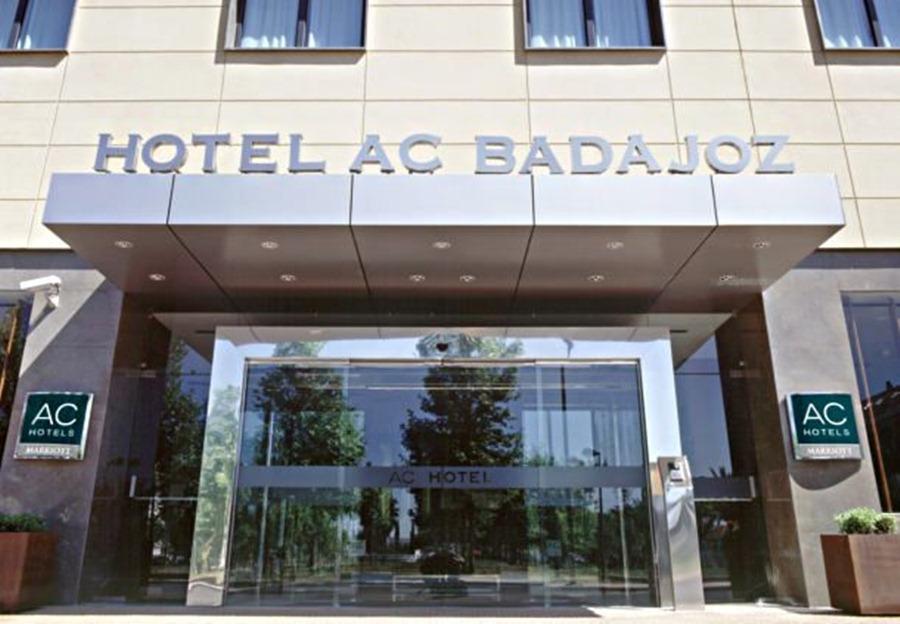 Ac Hotel Badajoz By Marriott Bagian luar foto