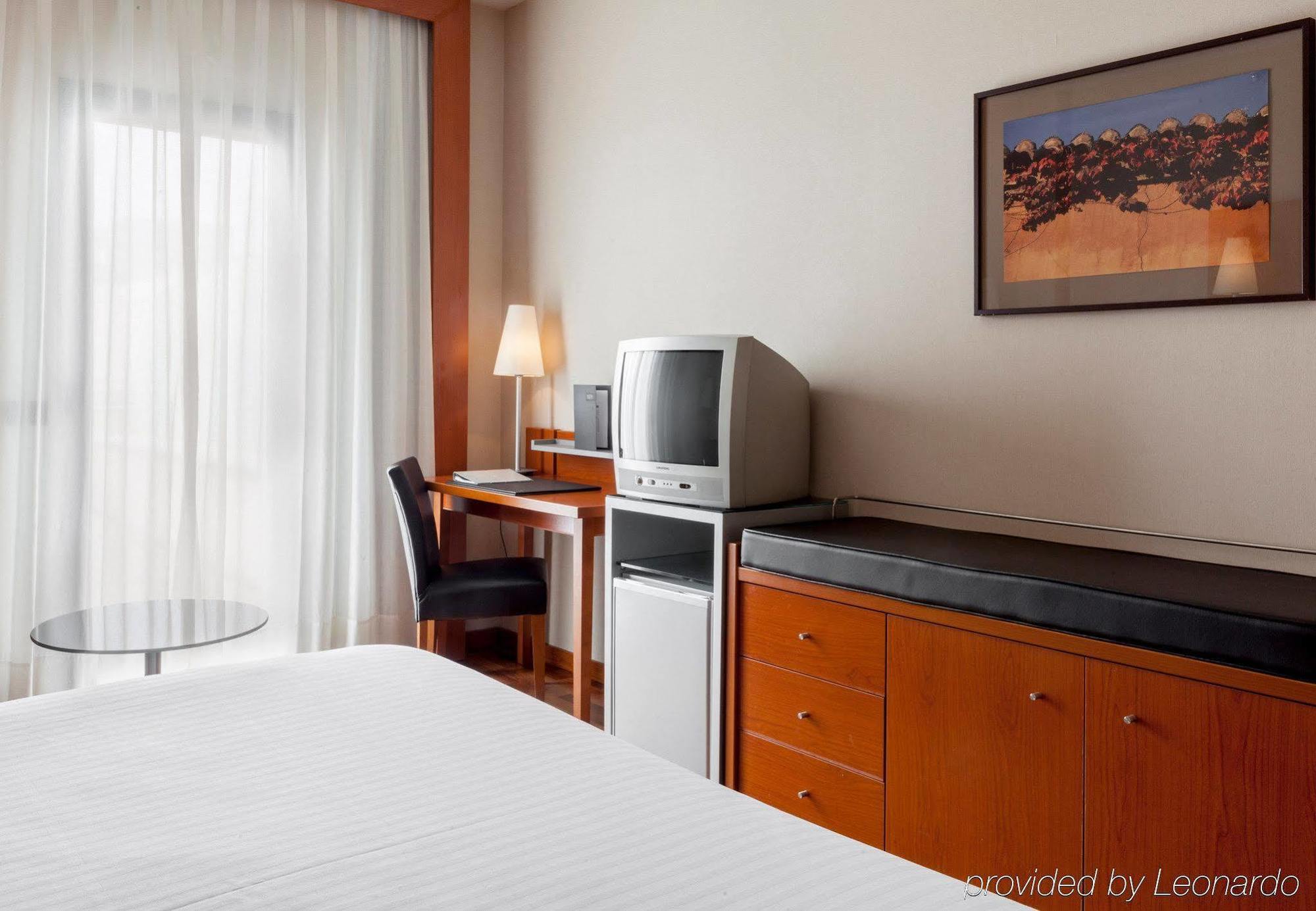 Ac Hotel Badajoz By Marriott Bagian luar foto