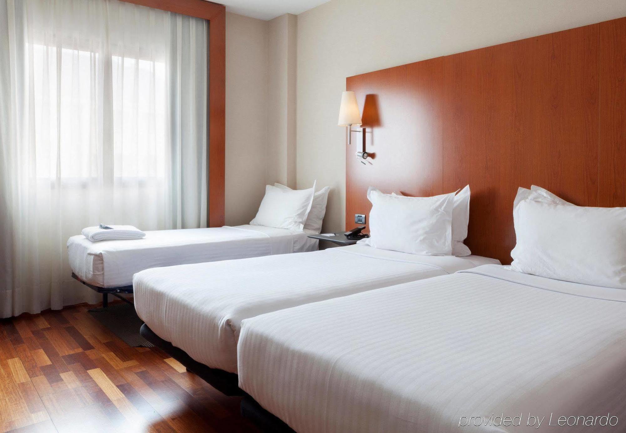 Ac Hotel Badajoz By Marriott Bagian luar foto