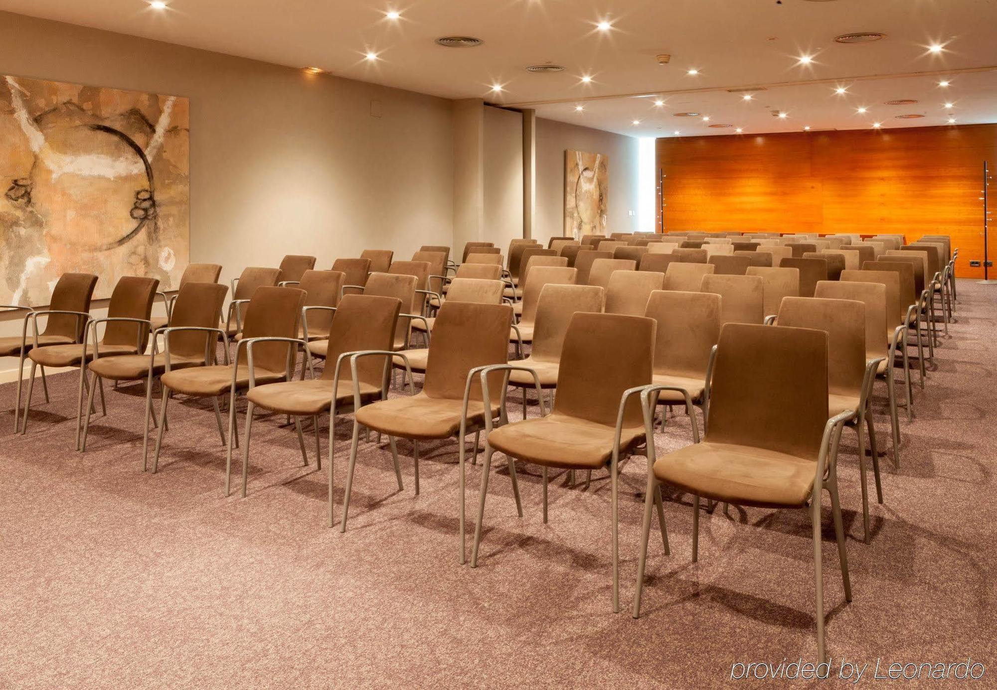 Ac Hotel Badajoz By Marriott Bagian luar foto