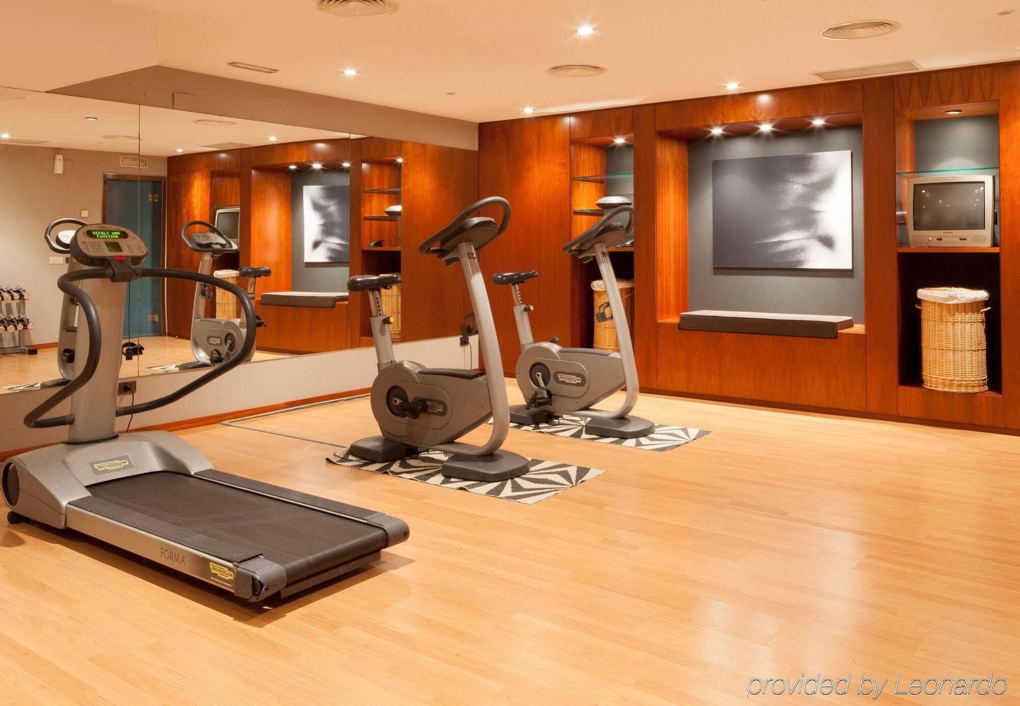 Ac Hotel Badajoz By Marriott Bagian luar foto